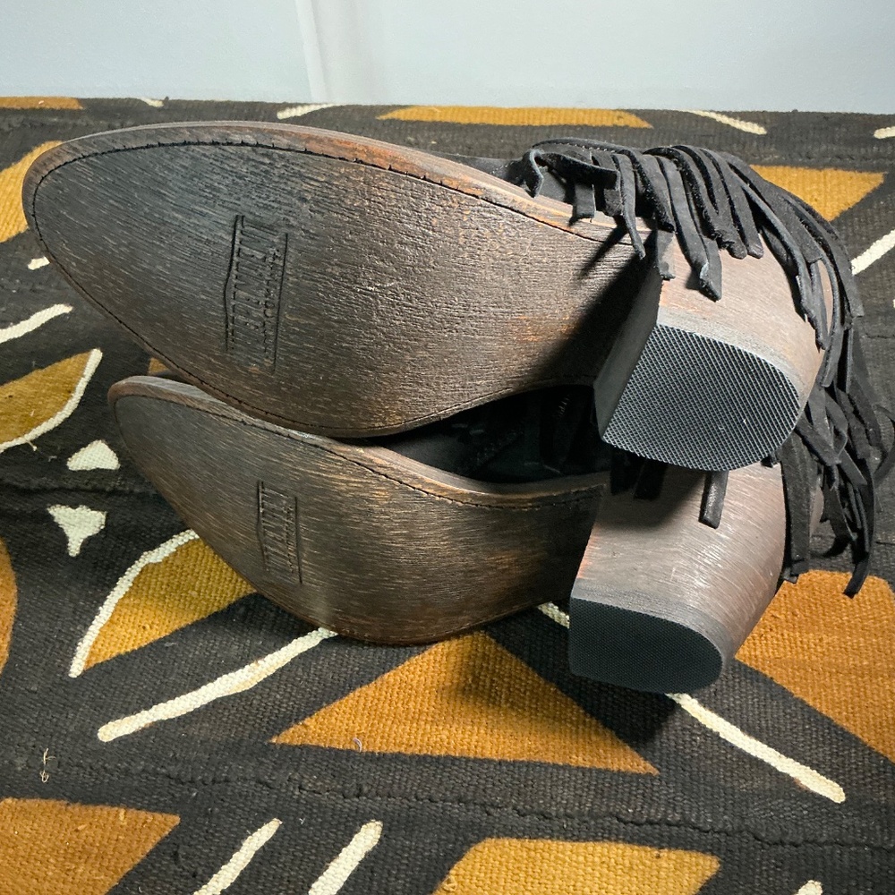Boots - Picture 5 of 11